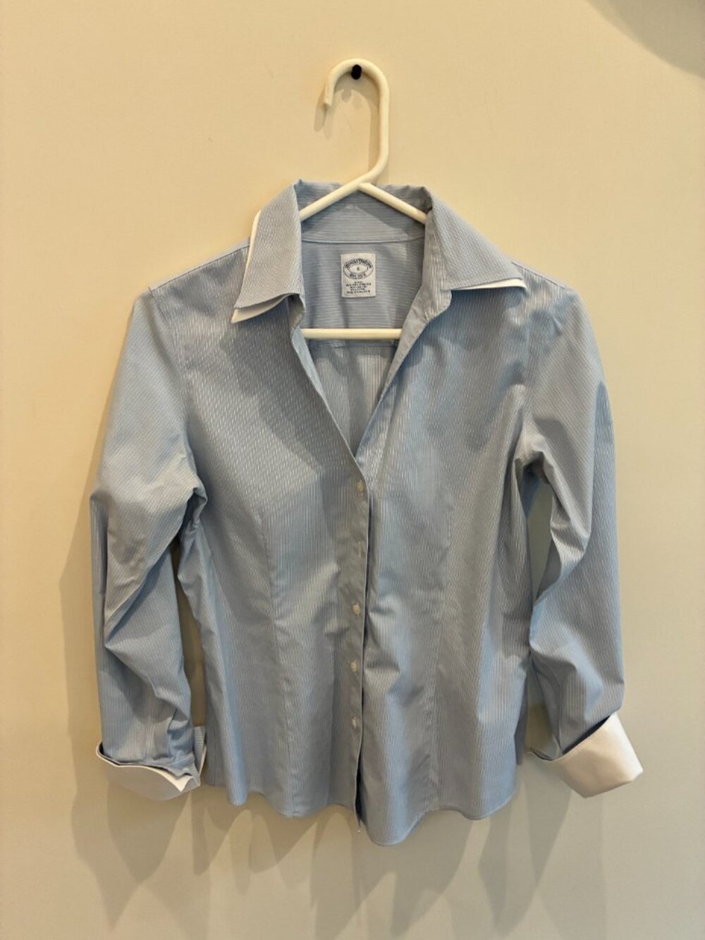 Brooks Brothers Women's Fitted Non-Iron Dress Shirt Size 6 Blue & White Stripe